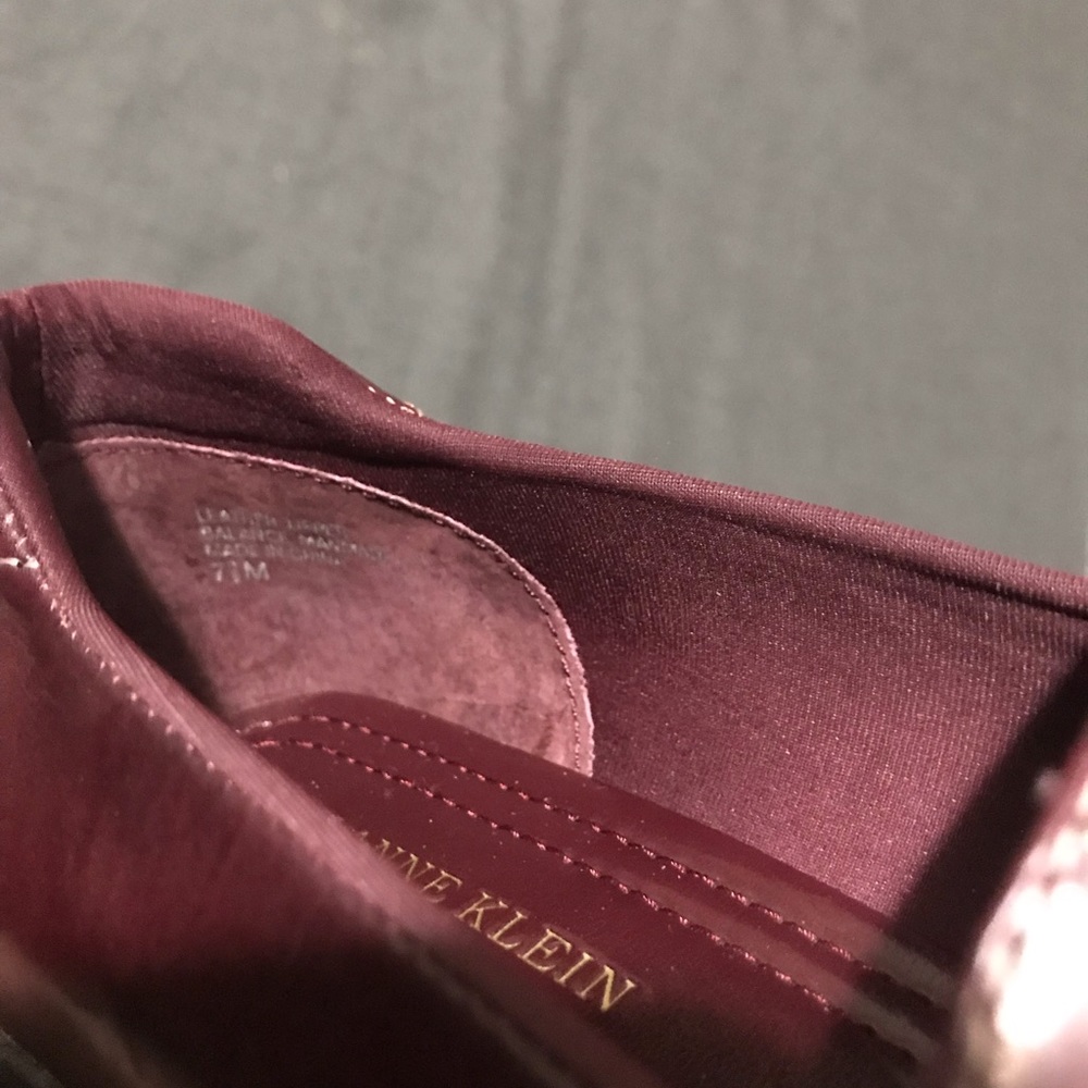 NWOT- ANN KLEIN MAROON RED SLIP ON SIZE 7.5 - Picture 5 of 5